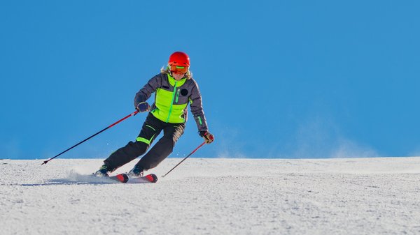 Ski lessons in les deux alpes: elevate your skills today
